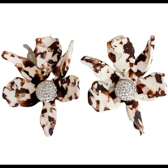 Make a statement with these earrings - Picture 3 of 5